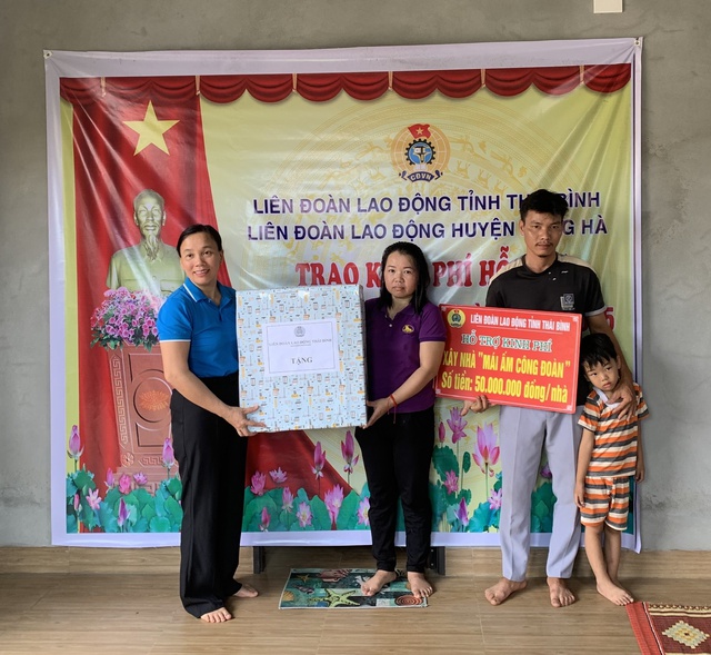 Trao hỗ trợ 200 triệu đồng cho 4 đoàn viên xây nhà ở Thái Bình- Ảnh 3.