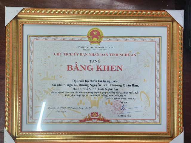 Nghĩa tình Dòng Lam - Hành trình 'Bắc tiến siêu bão Yagi' của Đội cứu hộ thiên tai tự nguyện Nghệ An- Ảnh 12. Nghĩa tình Dòng Lam - Hành trình 'Bắc tiến siêu bão Yagi' của Đội cứu hộ thiên tai tự nguyện Nghệ An- Ảnh 12.