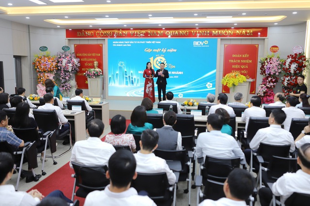 Thanh Hóa: BIDV Lam Sơn kỷ niệm 10 năm thành lập- Ảnh 1. Thanh Hóa: BIDV Lam Sơn kỷ niệm 10 năm thành lập- Ảnh 1.