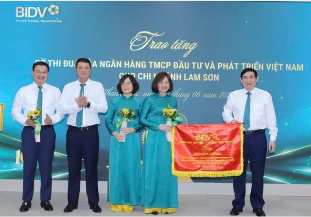 Thanh Hóa: BIDV Lam Sơn kỷ niệm 10 năm thành lập- Ảnh 3. Thanh Hóa: BIDV Lam Sơn kỷ niệm 10 năm thành lập- Ảnh 3.