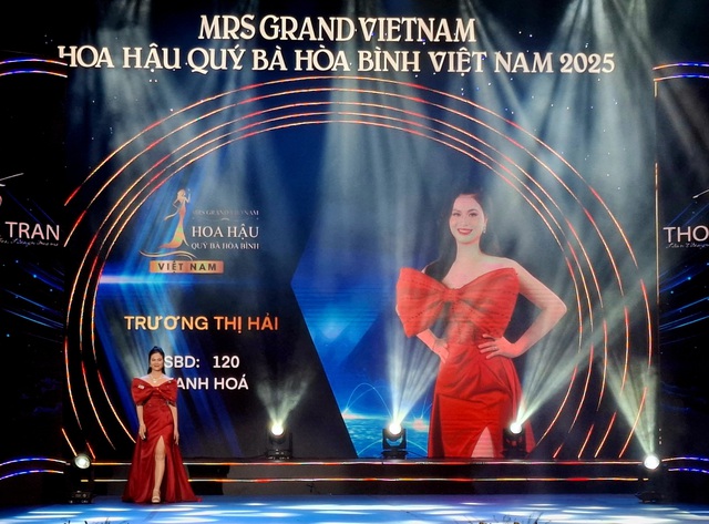 Người đẹp Nguyễn Thị Thưa đăng quang Mrs Grand Vietnam 2025- Ảnh 13.