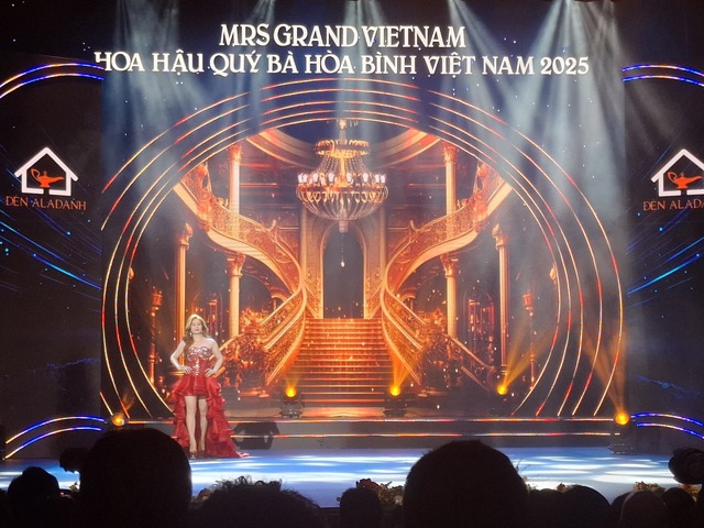 Người đẹp Nguyễn Thị Thưa đăng quang Mrs Grand Vietnam 2025- Ảnh 12.