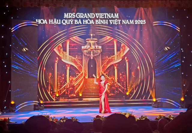 Người đẹp Nguyễn Thị Thưa đăng quang Mrs Grand Vietnam 2025- Ảnh 15.