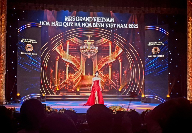 Người đẹp Nguyễn Thị Thưa đăng quang Mrs Grand Vietnam 2025- Ảnh 16.