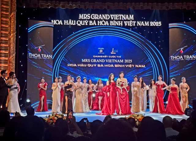 Người đẹp Nguyễn Thị Thưa đăng quang Mrs Grand Vietnam 2025- Ảnh 9.