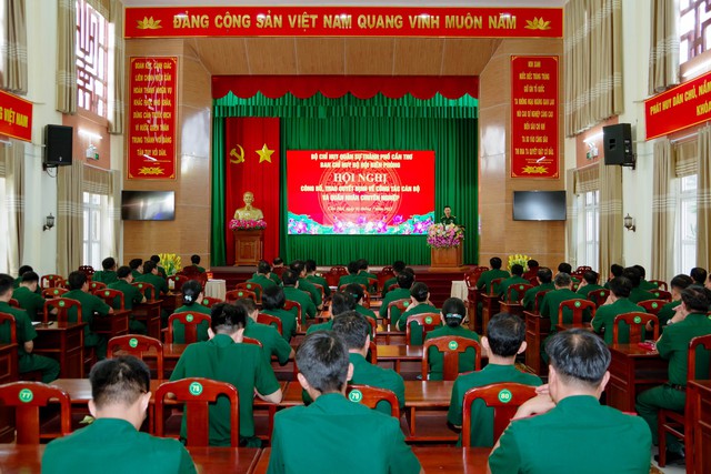 BĐBP TP. Cần Thơ trao quyết định điều động, bổ nhiệm 91 cán bộ sĩ quan, QNCN- Ảnh 1.