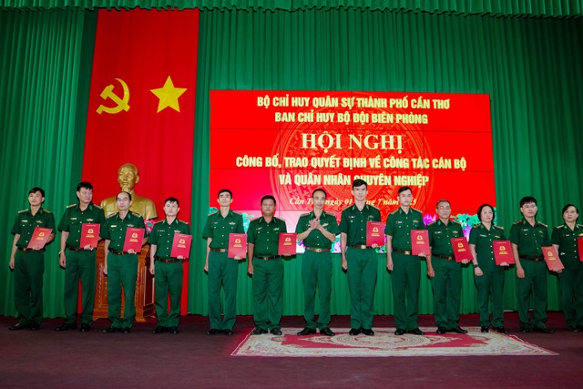 BĐBP TP. Cần Thơ trao quyết định điều động, bổ nhiệm 91 cán bộ sĩ quan, QNCN- Ảnh 5.
