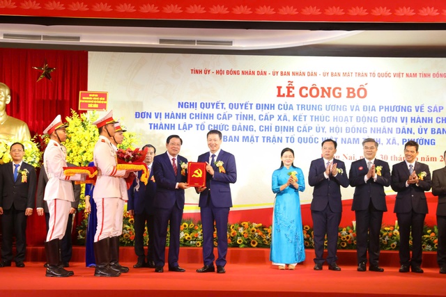 Công bố các nghị quyết, quyết định thành lập Đảng bộ tỉnh và nhân sự lãnh đạo tỉnh Đồng Nai mới- Ảnh 1.