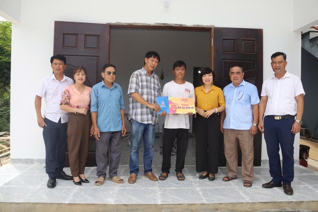 Nghệ An: Trao nhà “Đại đoàn kết” số 8, tiếp sức người cha nghèo nuôi con thành chiến sĩ- Ảnh 5.