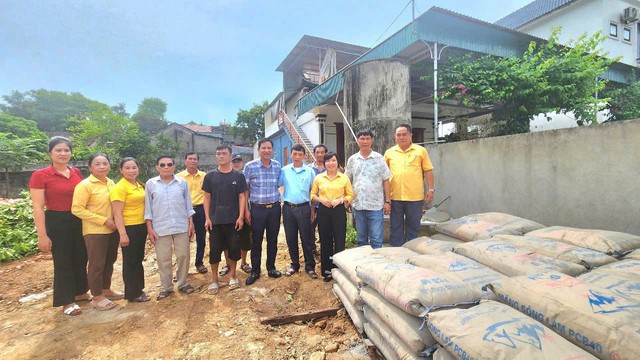Nghệ An: Trao nhà “Đại đoàn kết” số 8, tiếp sức người cha nghèo nuôi con thành chiến sĩ- Ảnh 2.