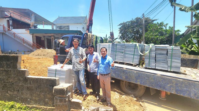 Nghệ An: Trao nhà “Đại đoàn kết” số 8, tiếp sức người cha nghèo nuôi con thành chiến sĩ- Ảnh 3.