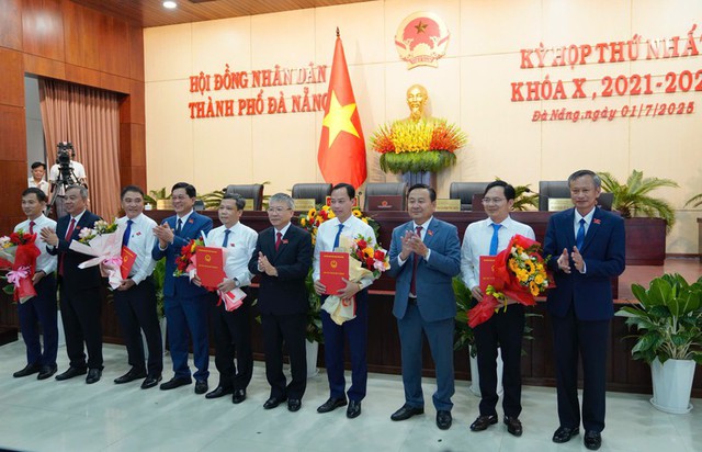 TP Đà Nẵng: Trao quyết định bổ nhiệm 14 giám đốc sở, ngành mới sau sáp nhập- Ảnh 1. TP Đà Nẵng: Trao quyết định bổ nhiệm 14 giám đốc sở, ngành mới sau sáp nhập- Ảnh 1.