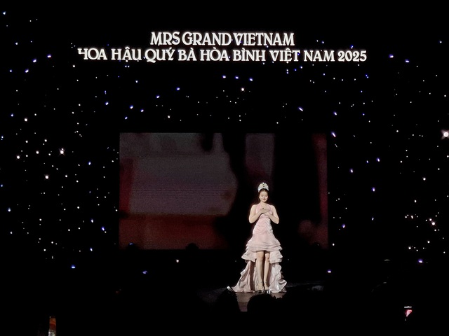 Người đẹp Nguyễn Thị Thưa đăng quang Mrs Grand Vietnam 2025- Ảnh 7.