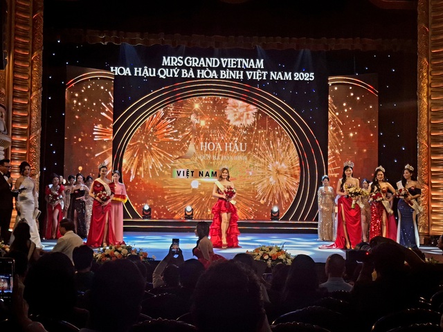 Người đẹp Nguyễn Thị Thưa đăng quang Mrs Grand Vietnam 2025- Ảnh 3.