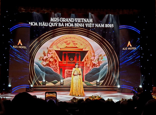 Người đẹp Nguyễn Thị Thưa đăng quang Mrs Grand Vietnam 2025- Ảnh 2.