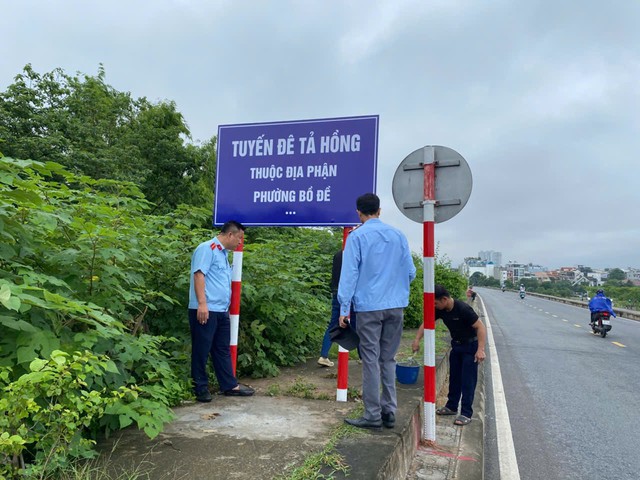 Hà Nội: Khẩn trương cắm biển ranh giới đê điều tại các xã, phường mới- Ảnh 1. Hà Nội: Khẩn trương cắm biển ranh giới đê điều tại các xã, phường mới- Ảnh 1.