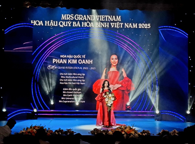 Người đẹp Nguyễn Thị Thưa đăng quang Mrs Grand Vietnam 2025- Ảnh 4.