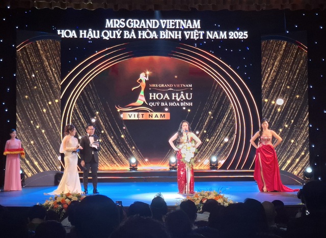 Người đẹp Nguyễn Thị Thưa đăng quang Mrs Grand Vietnam 2025- Ảnh 18.