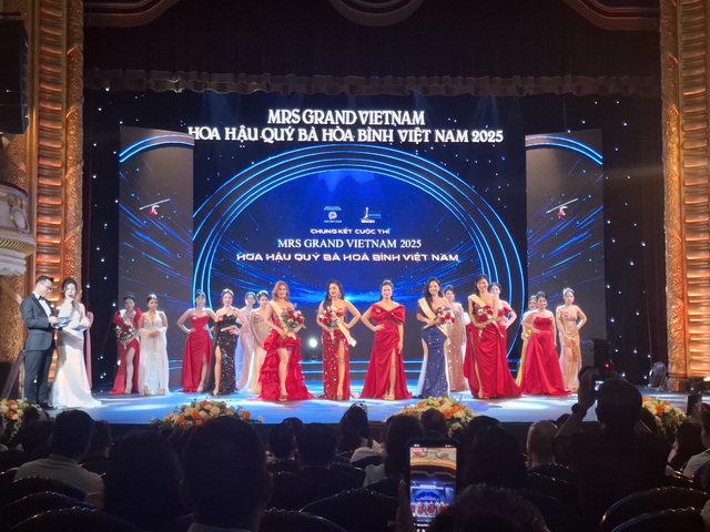 Người đẹp Nguyễn Thị Thưa đăng quang Mrs Grand Vietnam 2025- Ảnh 6.