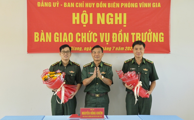An Giang: Bàn giao chức vụ Đồn trưởng Đồn Biên phòng Vĩnh Gia- Ảnh 1. An Giang: Bàn giao chức vụ Đồn trưởng Đồn Biên phòng Vĩnh Gia- Ảnh 1.