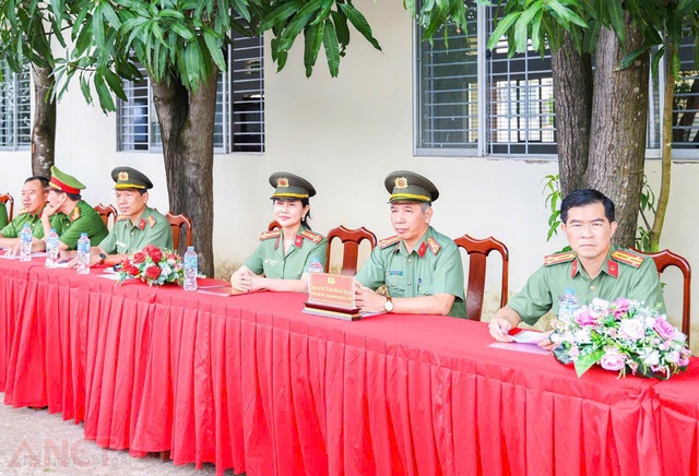 Công an TP Cần Thơ sẵn sàng tham gia Hội thi điều lệnh, quân sự, võ thuật CAND- Ảnh 1. Công an TP Cần Thơ sẵn sàng tham gia Hội thi điều lệnh, quân sự, võ thuật CAND- Ảnh 1.