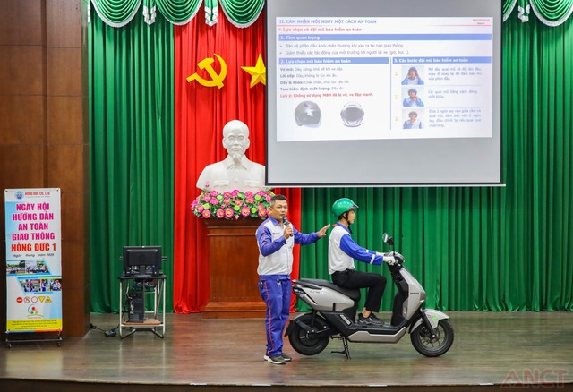 Cần Thơ: Nâng cao ý thức chấp hành pháp luật của người tham gia giao thông- Ảnh 2.