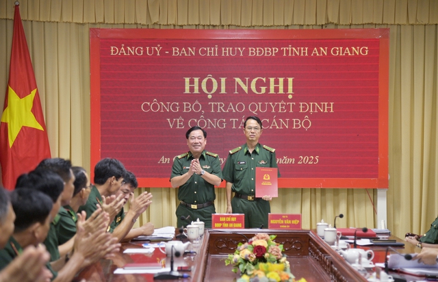 Ban Chỉ huy BĐBP tỉnh An Giang trao quyết định về công tác cán bộ- Ảnh 1. Ban Chỉ huy BĐBP tỉnh An Giang trao quyết định về công tác cán bộ- Ảnh 1.