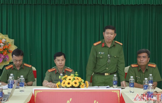 TP. Cần Thơ: Nâng cao hiệu quả công tác quản lý hành chính về TTXH cho lực lượng Công an cơ sở- Ảnh 2. TP. Cần Thơ: Nâng cao hiệu quả công tác quản lý hành chính về TTXH cho lực lượng Công an cơ sở- Ảnh 2.