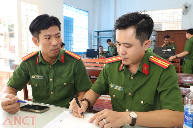 TP. Cần Thơ: Nâng cao hiệu quả công tác quản lý hành chính về TTXH cho lực lượng Công an cơ sở- Ảnh 3. TP. Cần Thơ: Nâng cao hiệu quả công tác quản lý hành chính về TTXH cho lực lượng Công an cơ sở- Ảnh 3.