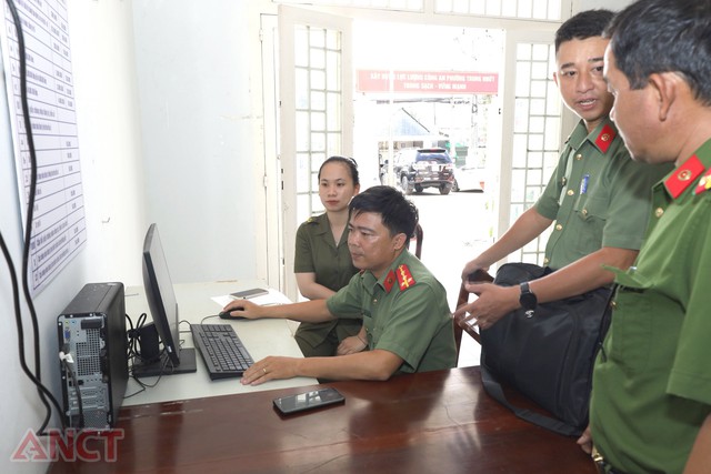 TP. Cần Thơ: Nâng cao hiệu quả công tác quản lý hành chính về TTXH cho lực lượng Công an cơ sở- Ảnh 4. TP. Cần Thơ: Nâng cao hiệu quả công tác quản lý hành chính về TTXH cho lực lượng Công an cơ sở- Ảnh 4.