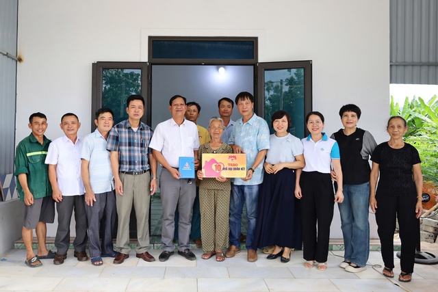 Nghệ An: Bàn giao hai ngôi nhà “Đại đoàn kết” các cho gia đình cựu Thanh niên xung phong- Ảnh 9.