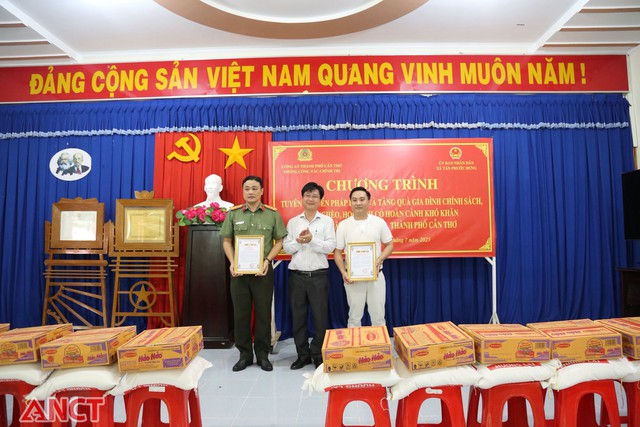 Công an TP Cần Thơ: Những hoạt động thiết thực hướng về cơ sở- Ảnh 2. Công an TP Cần Thơ: Những hoạt động thiết thực hướng về cơ sở- Ảnh 2.