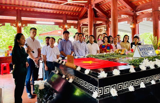 Tạp chí Doanh nghiệp và Tiếp thị tiếp tục chuỗi chương trình về nguồn- Ảnh 1. Tạp chí Doanh nghiệp và Tiếp thị tiếp tục chuỗi chương trình về nguồn- Ảnh 1.