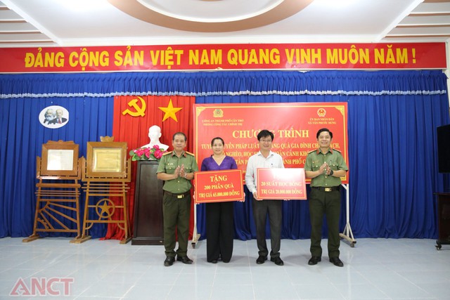 Công an TP Cần Thơ: Những hoạt động thiết thực hướng về cơ sở- Ảnh 3. Công an TP Cần Thơ: Những hoạt động thiết thực hướng về cơ sở- Ảnh 3.