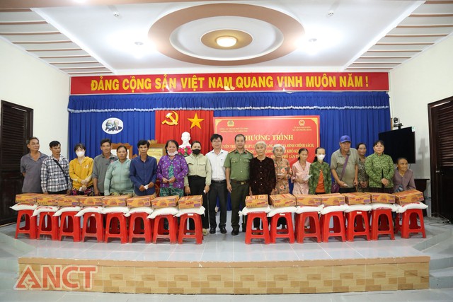 Công an TP Cần Thơ: Những hoạt động thiết thực hướng về cơ sở- Ảnh 5. Công an TP Cần Thơ: Những hoạt động thiết thực hướng về cơ sở- Ảnh 5.
