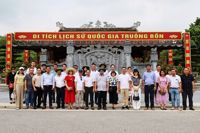 Tạp chí Doanh nghiệp và Tiếp thị tiếp tục chuỗi chương trình về nguồn- Ảnh 2. Tạp chí Doanh nghiệp và Tiếp thị tiếp tục chuỗi chương trình về nguồn- Ảnh 2.