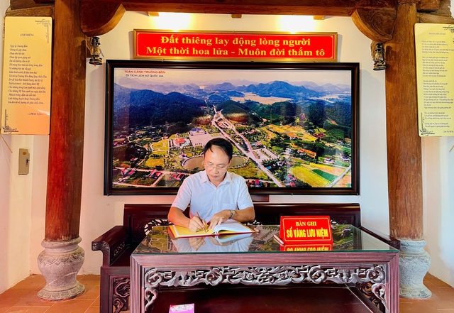 Tạp chí Doanh nghiệp và Tiếp thị tiếp tục chuỗi chương trình về nguồn- Ảnh 3. Tạp chí Doanh nghiệp và Tiếp thị tiếp tục chuỗi chương trình về nguồn- Ảnh 3.