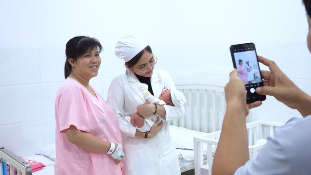 Chào mừng 15 năm IVF Cần Thơ: Nơi hy vọng đơm hoa, sự sống nảy mầm- Ảnh 2. Chào mừng 15 năm IVF Cần Thơ: Nơi hy vọng đơm hoa, sự sống nảy mầm- Ảnh 2.