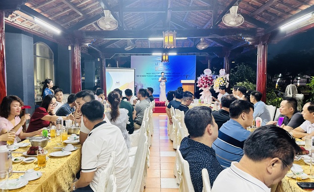 Gala kỷ niệm 13 năm thành lập Tạp chí Doanh nghiệp và Tiếp thị: Củng cố niềm tin, khát vọng phát triển đột phá và bền vững- Ảnh 4. Gala kỷ niệm 13 năm thành lập Tạp chí Doanh nghiệp và Tiếp thị: Củng cố niềm tin, khát vọng phát triển đột phá và bền vững- Ảnh 4.