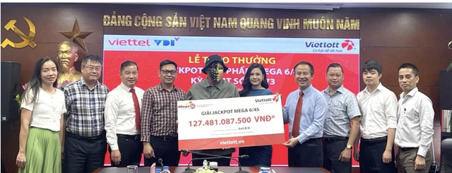 Đã có khách hàng may mắn trúng xổ số Vietlott hơn 344 tỷ đồng- Ảnh 2. Đã có khách hàng may mắn trúng xổ số Vietlott hơn 344 tỷ đồng- Ảnh 2.