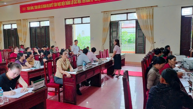 Phòng GD NHCSXH Thanh Thủy: Bảo đảm thông suốt dòng vốn chính sách tại điểm giao dịch Đoan Hạ- Ảnh 3. Phòng GD NHCSXH Thanh Thủy: Bảo đảm thông suốt dòng vốn chính sách tại điểm giao dịch Đoan Hạ- Ảnh 3.