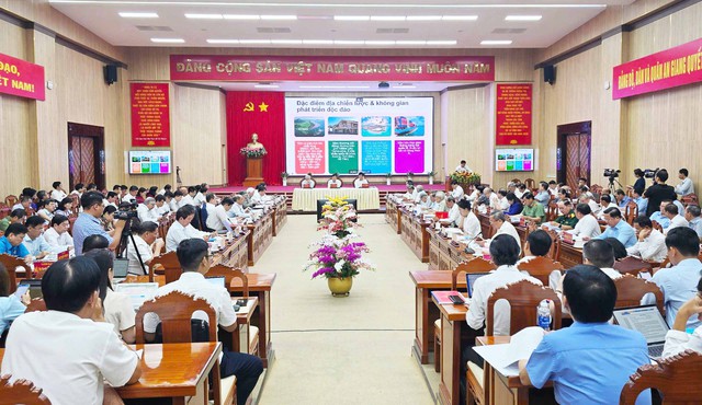 An Giang phấn đấu đến năm 2030 là tỉnh phát triển khá của cả nước- Ảnh 2. An Giang phấn đấu đến năm 2030 là tỉnh phát triển khá của cả nước- Ảnh 2.