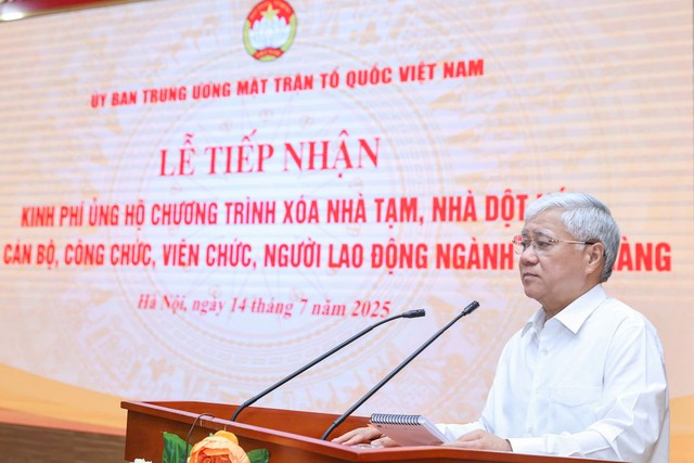 Ngành Ngân hàng ủng hộ 82 tỷ đồng, chung tay xóa nhà tạm, nhà dột nát- Ảnh 3. Ngành Ngân hàng ủng hộ 82 tỷ đồng, chung tay xóa nhà tạm, nhà dột nát- Ảnh 3.