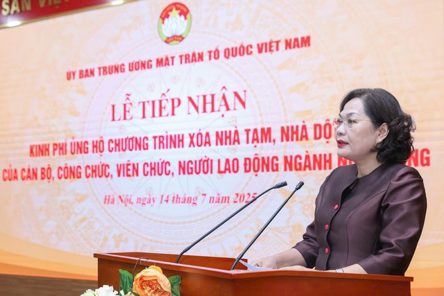 Ngành Ngân hàng ủng hộ 82 tỷ đồng, chung tay xóa nhà tạm, nhà dột nát- Ảnh 1. Ngành Ngân hàng ủng hộ 82 tỷ đồng, chung tay xóa nhà tạm, nhà dột nát- Ảnh 1.