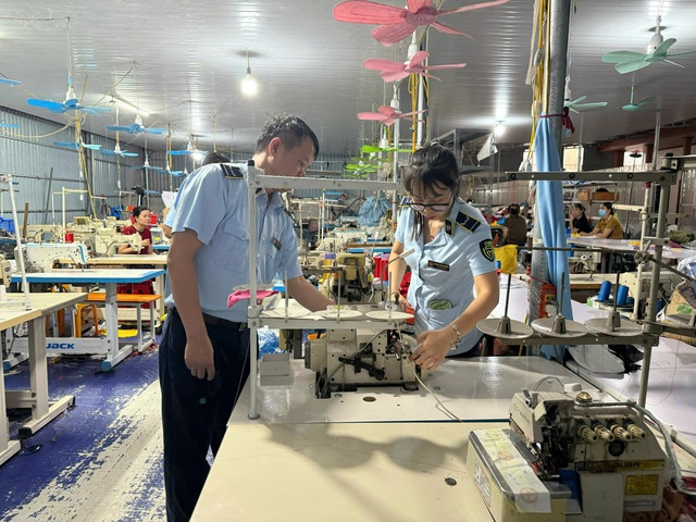 Thái Nguyên:
Phát hiện xử lý nhiều vụ vi phạm hàng hoá không rõ nguồn gốc- Ảnh 1. Thái Nguyên:
Phát hiện xử lý nhiều vụ vi phạm hàng hoá không rõ nguồn gốc- Ảnh 1.