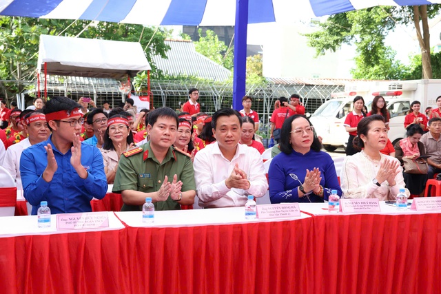 TP Cần Thơ: Tổ chức Ngày hội “Sắc đỏ Tây Đô” và tôn vinh người hiến máu- Ảnh 1. TP Cần Thơ: Tổ chức Ngày hội “Sắc đỏ Tây Đô” và tôn vinh người hiến máu- Ảnh 1.