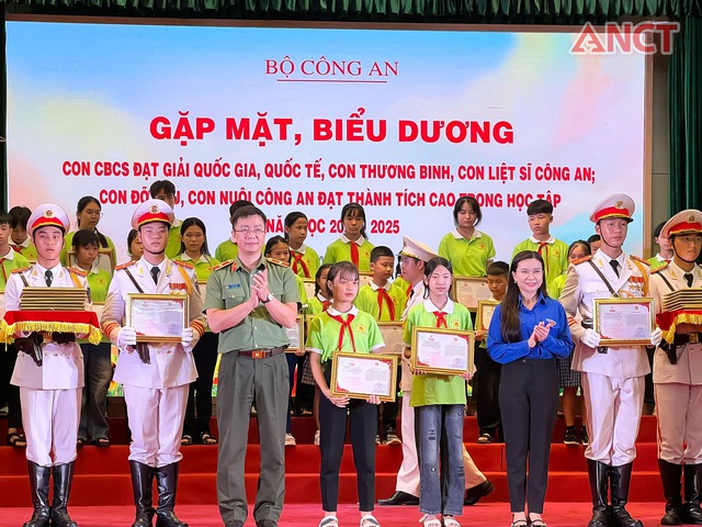 Công an TP. Cần Thơ: “Điểm tựa tinh thần” vững chắc cho các con- Ảnh 2. Công an TP. Cần Thơ: “Điểm tựa tinh thần” vững chắc cho các con- Ảnh 2.