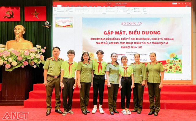 Công an TP. Cần Thơ: “Điểm tựa tinh thần” vững chắc cho các con- Ảnh 3. Công an TP. Cần Thơ: “Điểm tựa tinh thần” vững chắc cho các con- Ảnh 3.