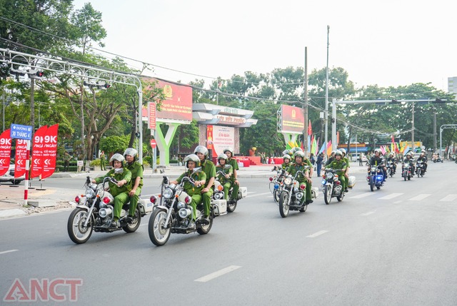 Công an TP Cần Thơ: Ra quân thực hiện cao điểm tấn công, trấn áp các loại tội phạm- Ảnh 7. Công an TP Cần Thơ: Ra quân thực hiện cao điểm tấn công, trấn áp các loại tội phạm- Ảnh 7.