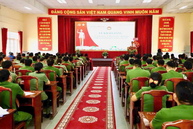 Trường Chính trị TP Cần Thơ khai giảng các Lớp Trung cấp lý luận chính trị cho cán bộ Công an- Ảnh 1. Trường Chính trị TP Cần Thơ khai giảng các Lớp Trung cấp lý luận chính trị cho cán bộ Công an- Ảnh 1.